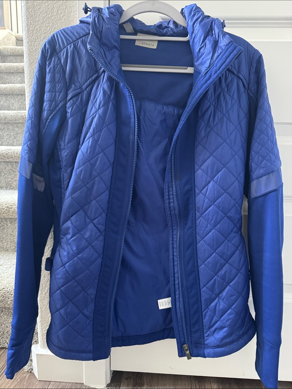 Athleta Quilted Hybrid Hooded Jacket in Royal Blue